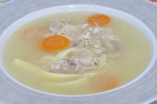 Kuřecí vývar s domácími nudlemi – Snadné recept z Česko kuchyně, hotový za 30 - 45 minut